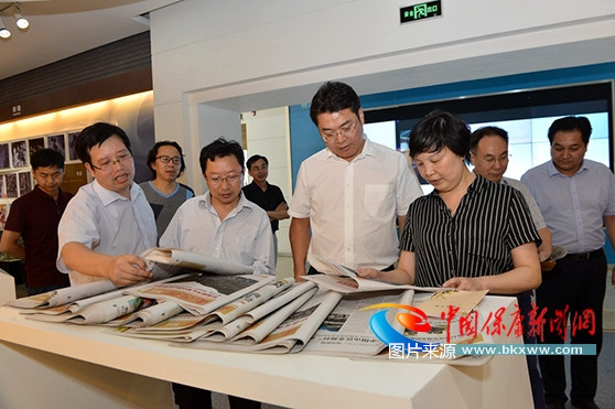 省文联领导调研尧治河村文化小康建设
