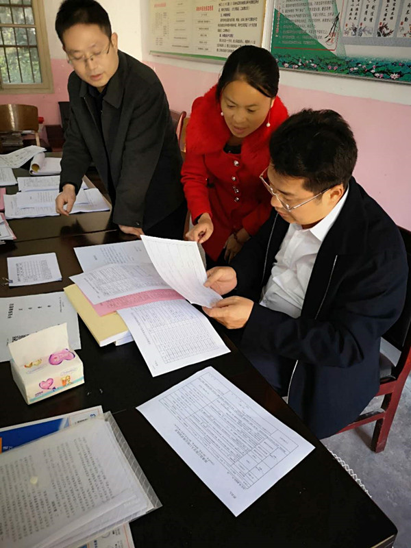 张世伟到寺坪镇暗访脱贫攻坚工作