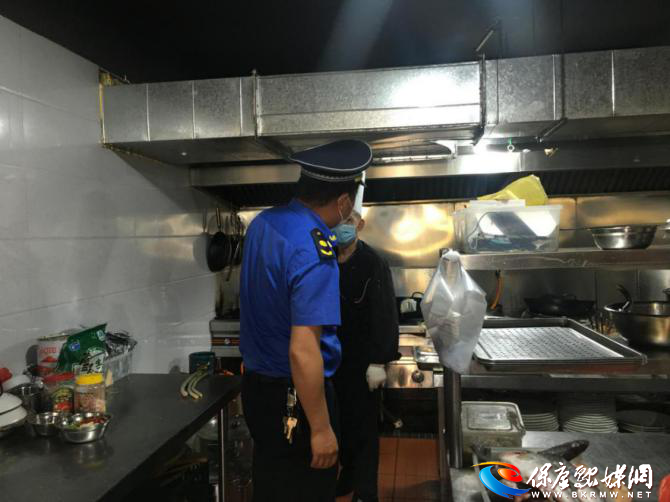 城管执法局扎实开展餐饮油烟治理专项督导检查