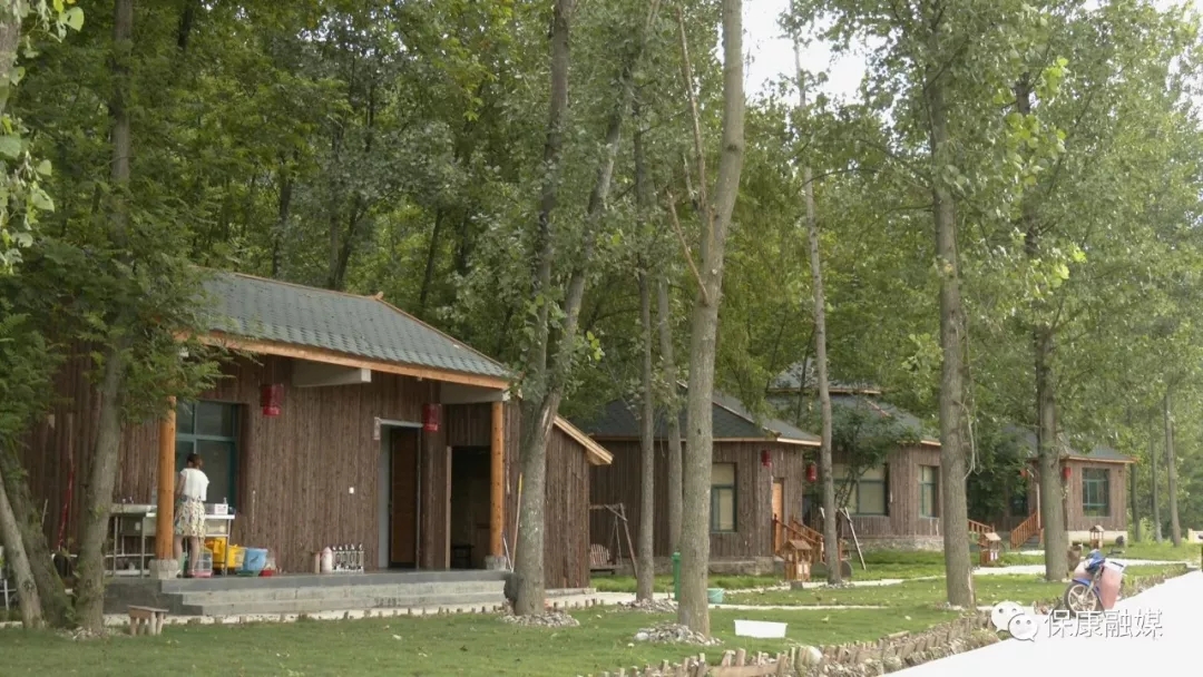 歇马镇这个村在荒滩之上建成了景点，很惊奇哦！