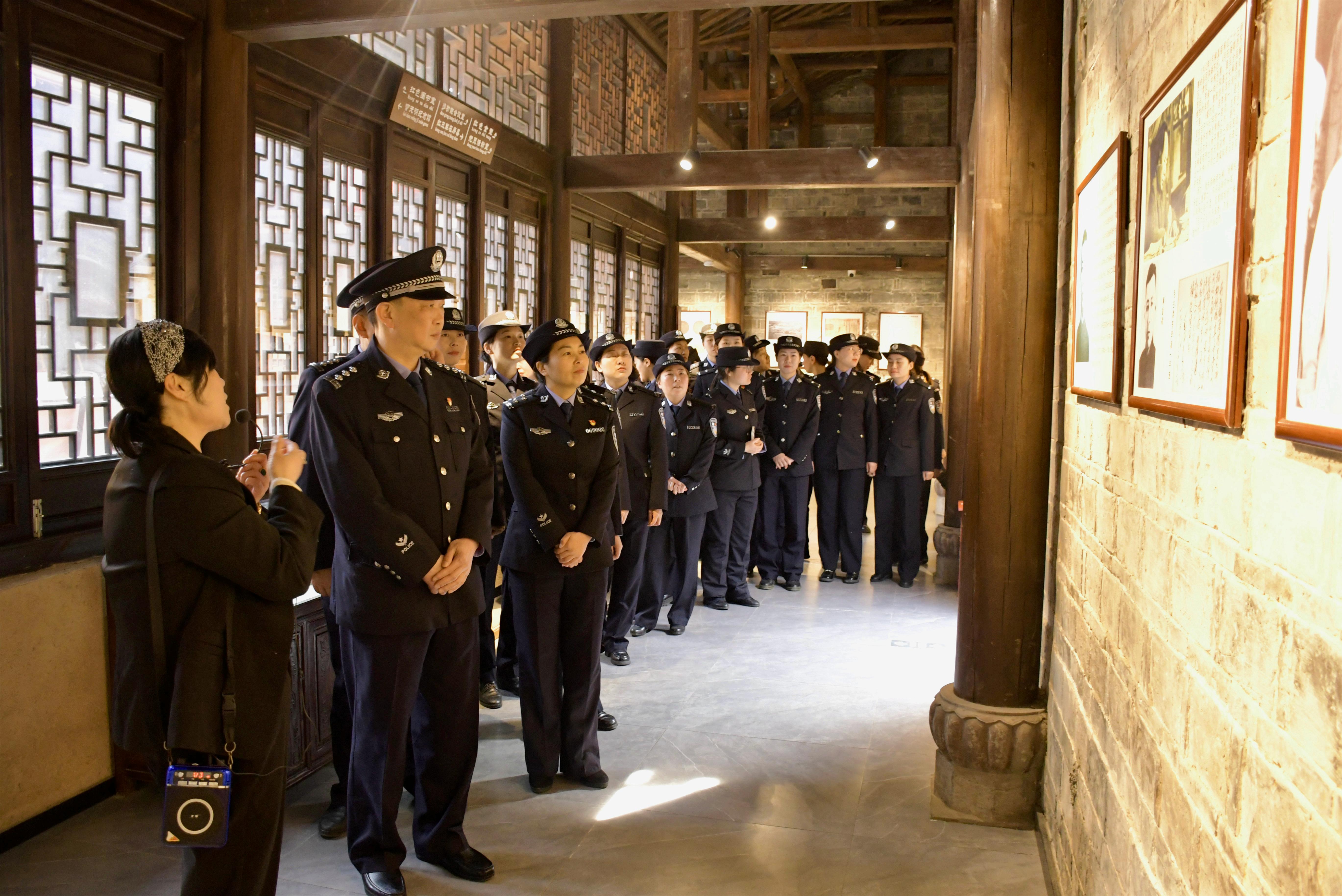 保康警方开展“三八”妇女节红色主题教育活动