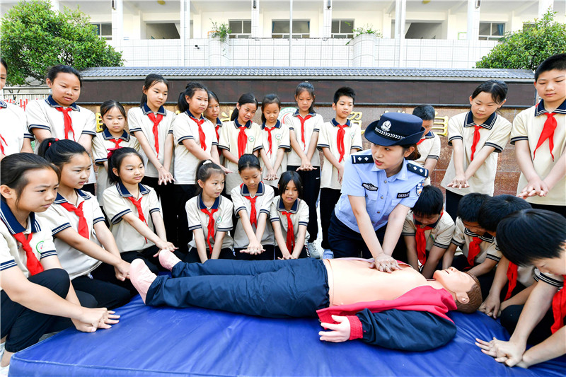 “警”防溺水、安全“童”行，保康警校联动开展防溺水安全教育