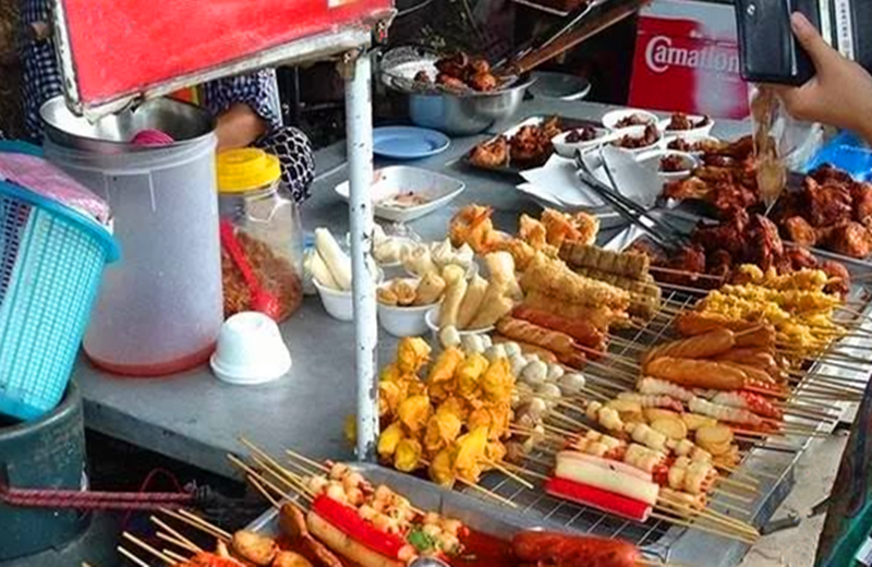 小学门口叫卖早餐 食品卫生令人堪忧