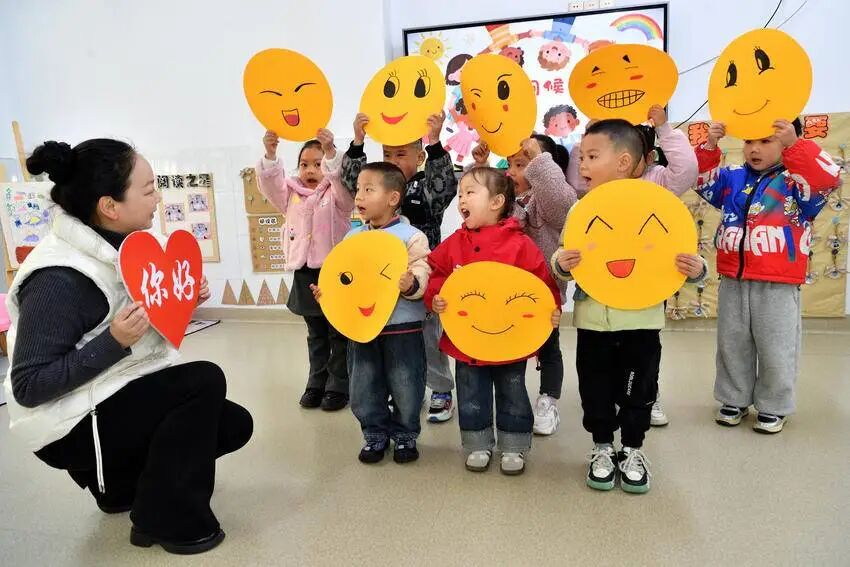 微笑传暖意，问候润童心！保康萌娃用美好仪式感迎接世界问候日