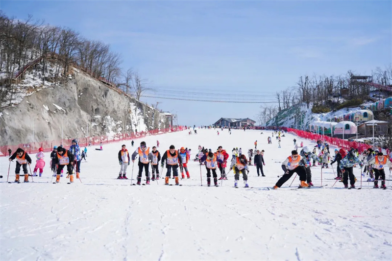 赛道已铺好，等你来挑战！保康第三届滑雪比赛开始报名