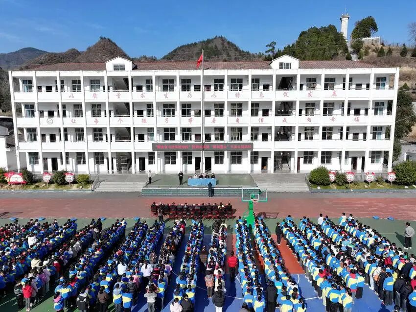 挥毫书经典，墨香润童心！这场公益活动点亮乡村孩子文化梦