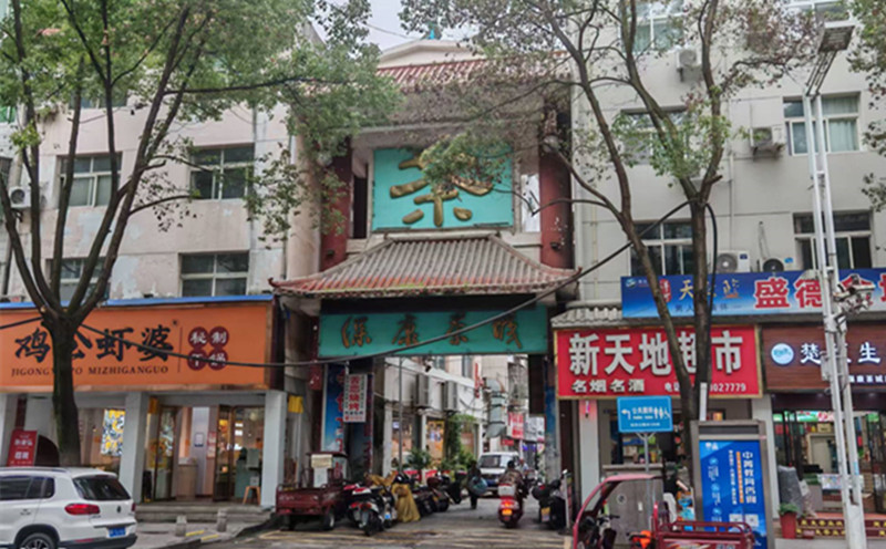 消防通道乱停车   车辆出行受影响