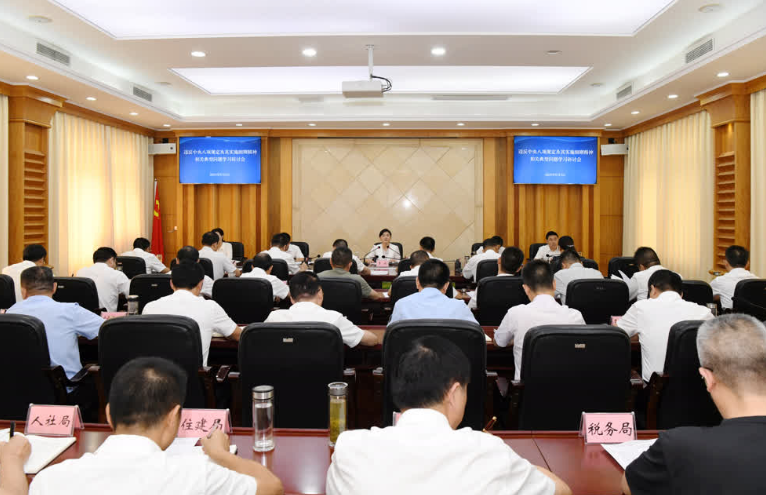 县委常委会召开违反中央八项规定及其实施细则精神相关典型问题学习研讨会