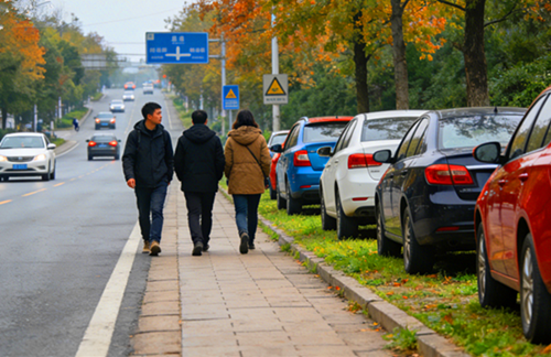 采取四项治理措施 维护人行道畅通