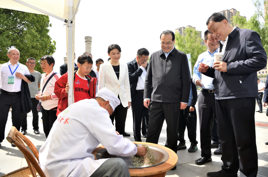 2026年襄阳高香茶（保康）展销促消费暨碾茶产销对接活动举行
