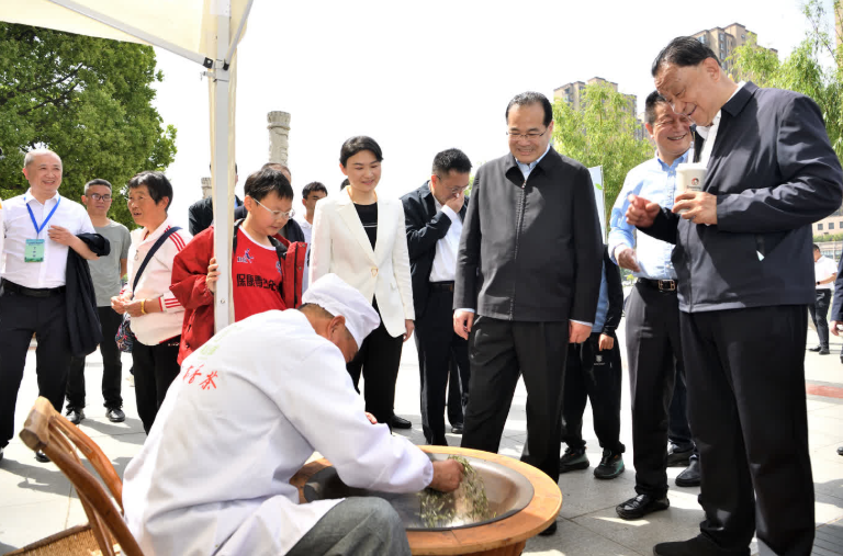 2026年襄阳高香茶（保康）展销促消费暨碾茶产销对接活动举行