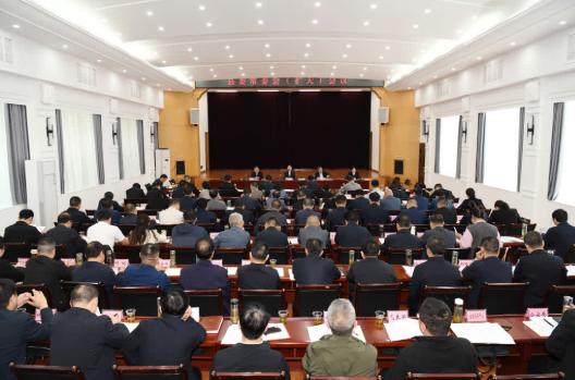 李云主持召开县委常委会（扩大）会议