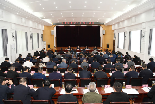 李云主持召开县委常委会（扩大）会议