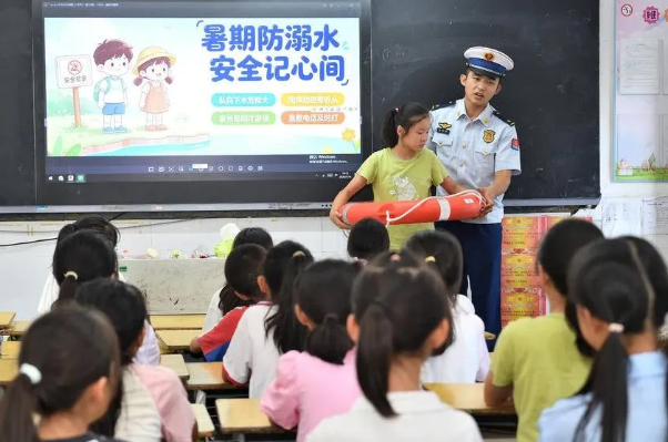 消防进暑托，“防溺”不“放假”！保康“蓝老师”为乡村孩子撑起安全防护伞