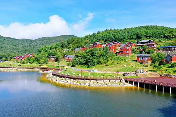 “夏”一站 “趣”保康丨荆山之巅，20℃林海！这里藏着你“向往的夏天”